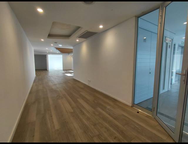 155M² OFFICE TO LET IN FOURWAYS